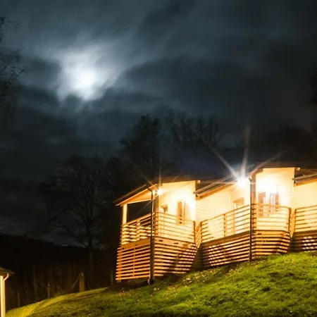 - Mala Szwajcaria Camping *